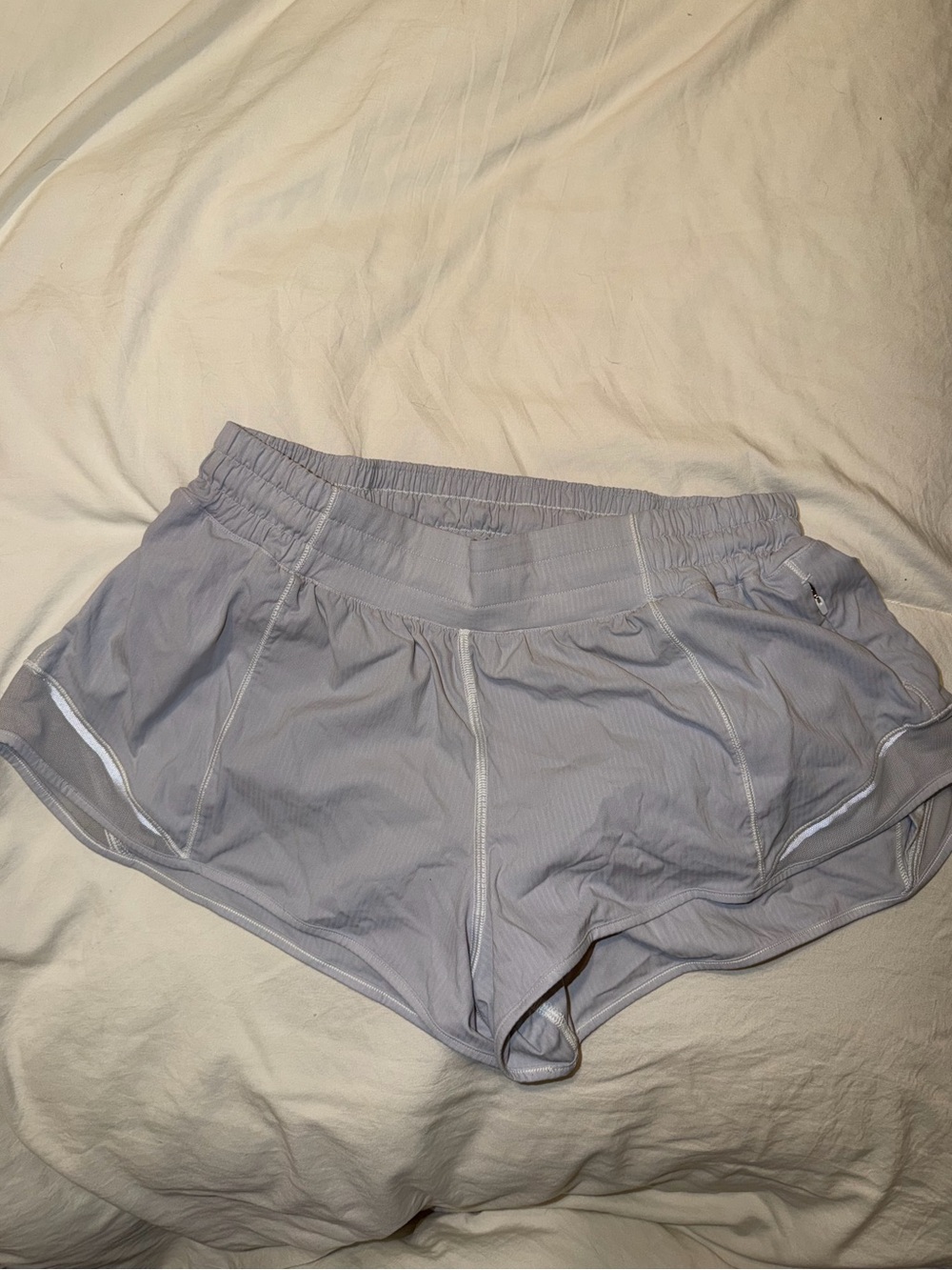 Lululemon Hotty Hot Shorts low rise 2.5 in